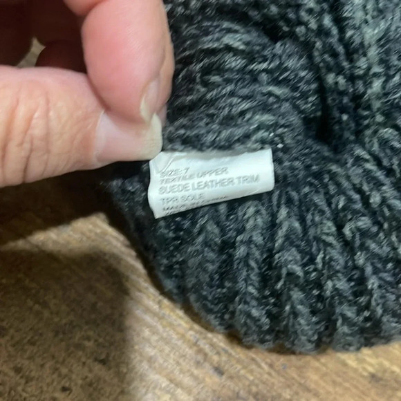 Muk Luks. Size 7. Perfect boots for Fall! Warm suede base with wool upper. - Picture 6 of 7